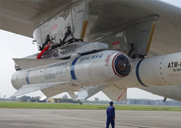P-3C反潜机训练中误射小牛导弹，台军忙澄清：不明原因脱落…